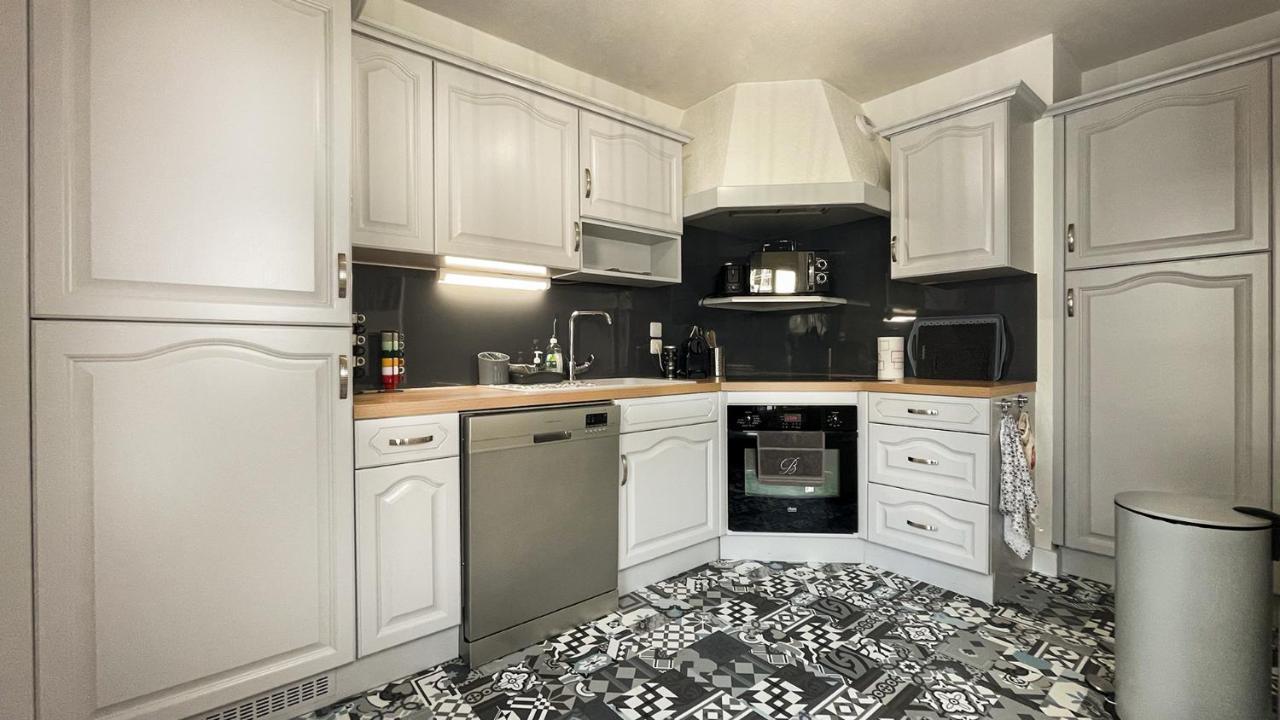 Homey Wood - New - Appartement Avec Une Chambre - Parking Prive Gratuit - Balcon Prive - A 5 Min De La Gare Pour Rejoindre Geneve Annemasse Luaran gambar